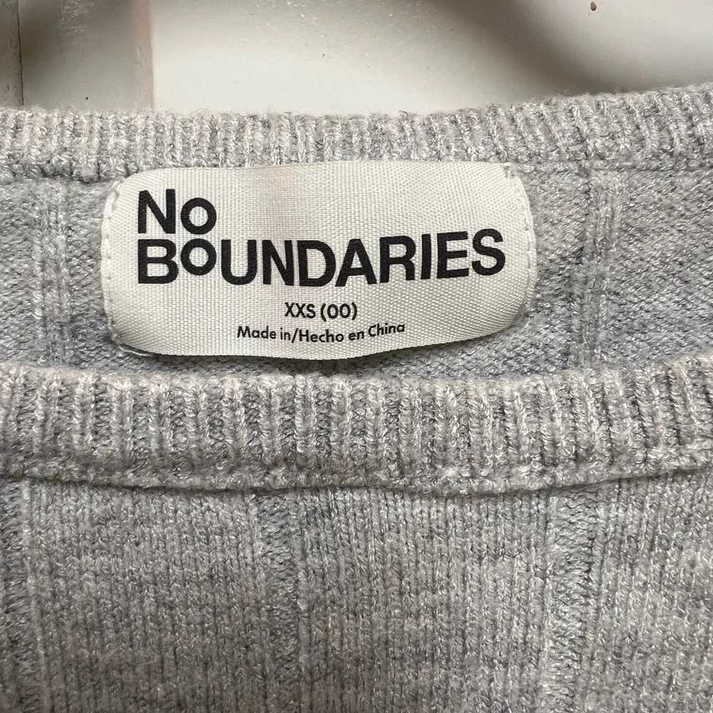 No Boundaries Light Gray Ribbed Crew Neck Sweater - Picture 2 of 4